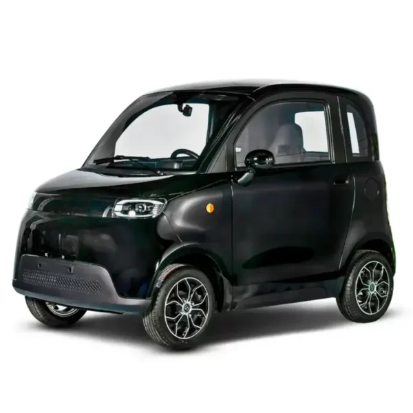 Location Simplici S1 – voiture sans permis électrique en Île-de-France – Simplici S1 noir brillant, vue de trois quarts avant