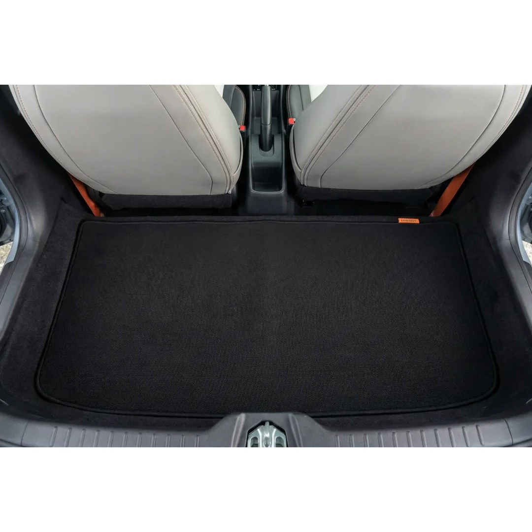 Tapis de coffre velours Linktour installé dans l’Alumi