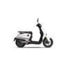 VMOTO CUX Pro – scooter électrique 50 cm3 – vue de trois quarts avant, blanc
