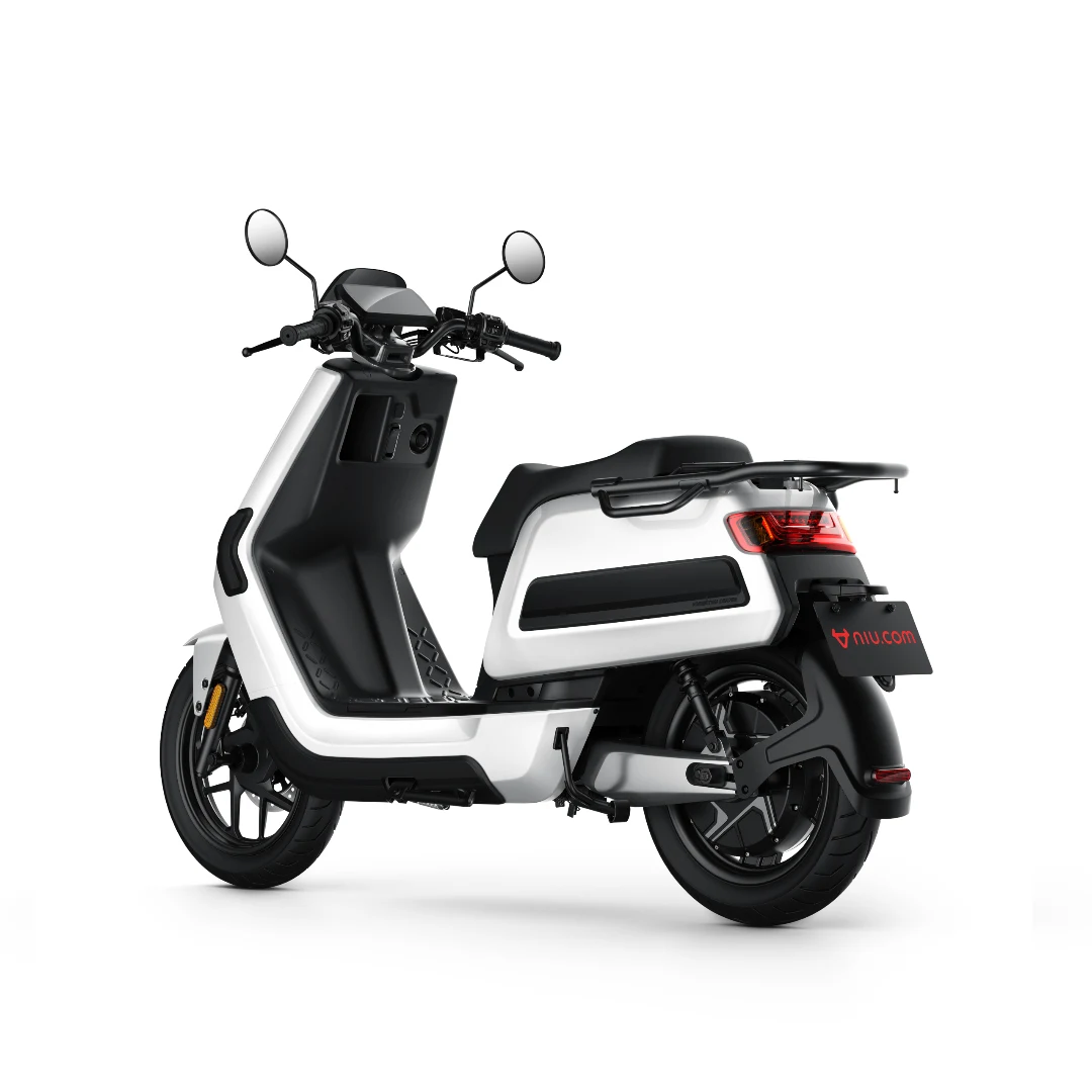 NIU - NQi Cargo blanc – vue 3/4 arrière avec support renforcé